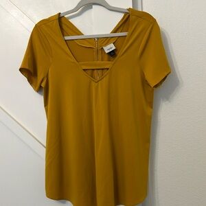 Daytrip top with zipper detail on back